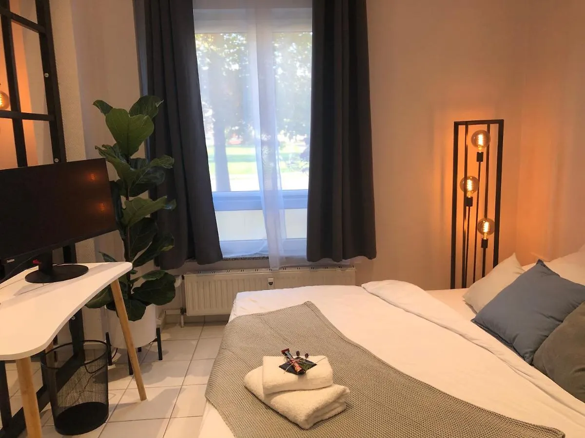 Gasthof Bienvenidus - Self Service Apartment - Apartment Zur Selbstversorgung - Das Messezimmer - Duesseldorf