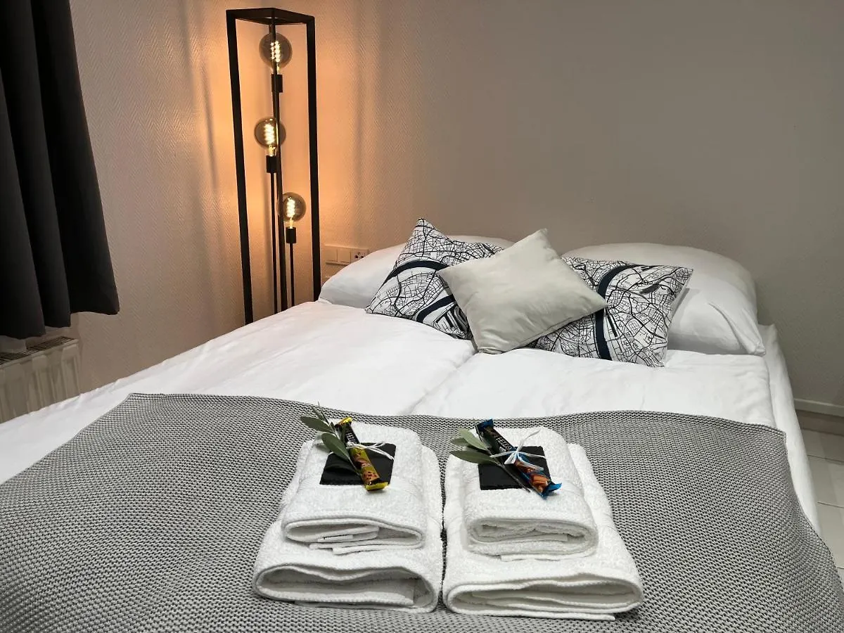 Bienvenidus - Self Service Apartment - Apartment Zur Selbstversorgung - Das Messezimmer - Duesseldorf Deutschland