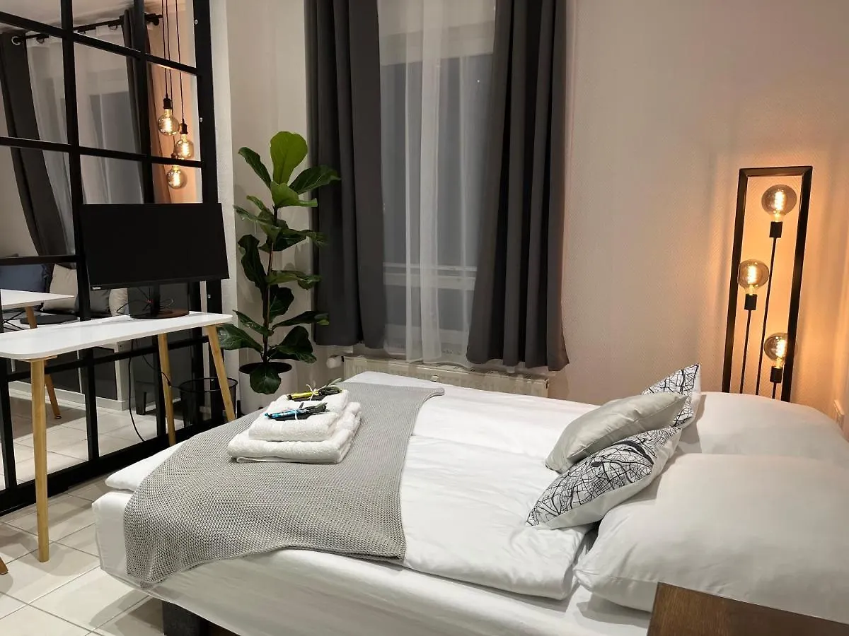 Bienvenidus - Self Service Apartment - Apartment Zur Selbstversorgung - Das Messezimmer - Duesseldorf Gasthof Düsseldorf