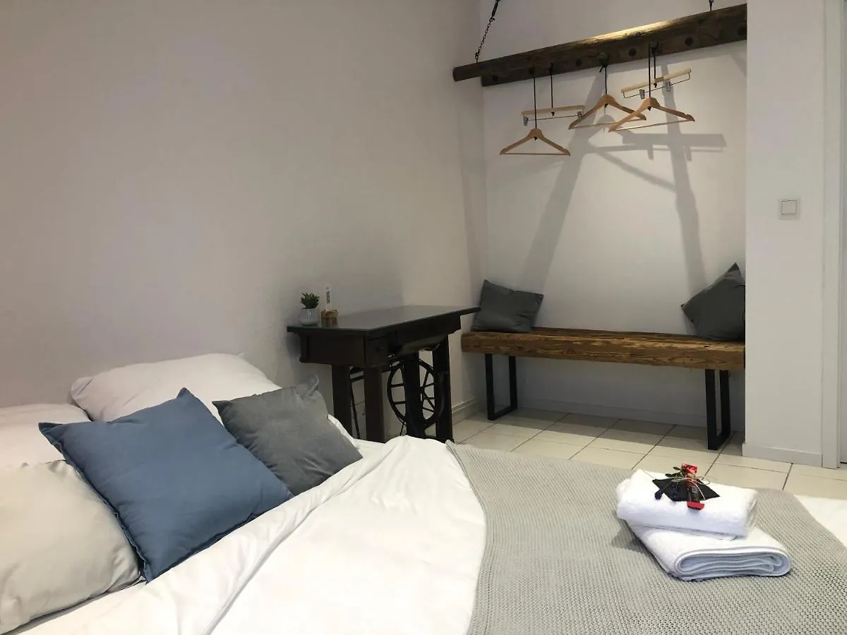 Bienvenidus - Self Service Apartment - Apartment Zur Selbstversorgung - Das Messezimmer - Duesseldorf Düsseldorf