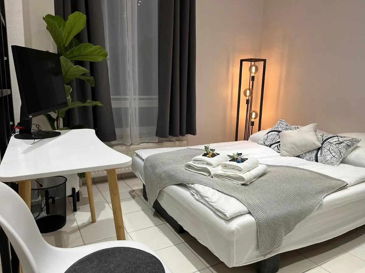 Gasthof Bienvenidus - Self Service Apartment - Apartment Zur Selbstversorgung - Das Messezimmer - Duesseldorf Deutschland