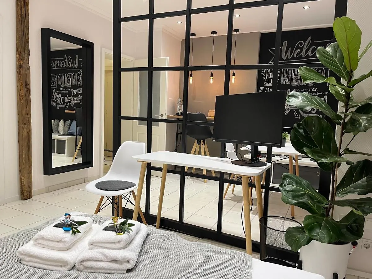 Bienvenidus - Self Service Apartment - Apartment Zur Selbstversorgung - Das Messezimmer - Duesseldorf Gasthof