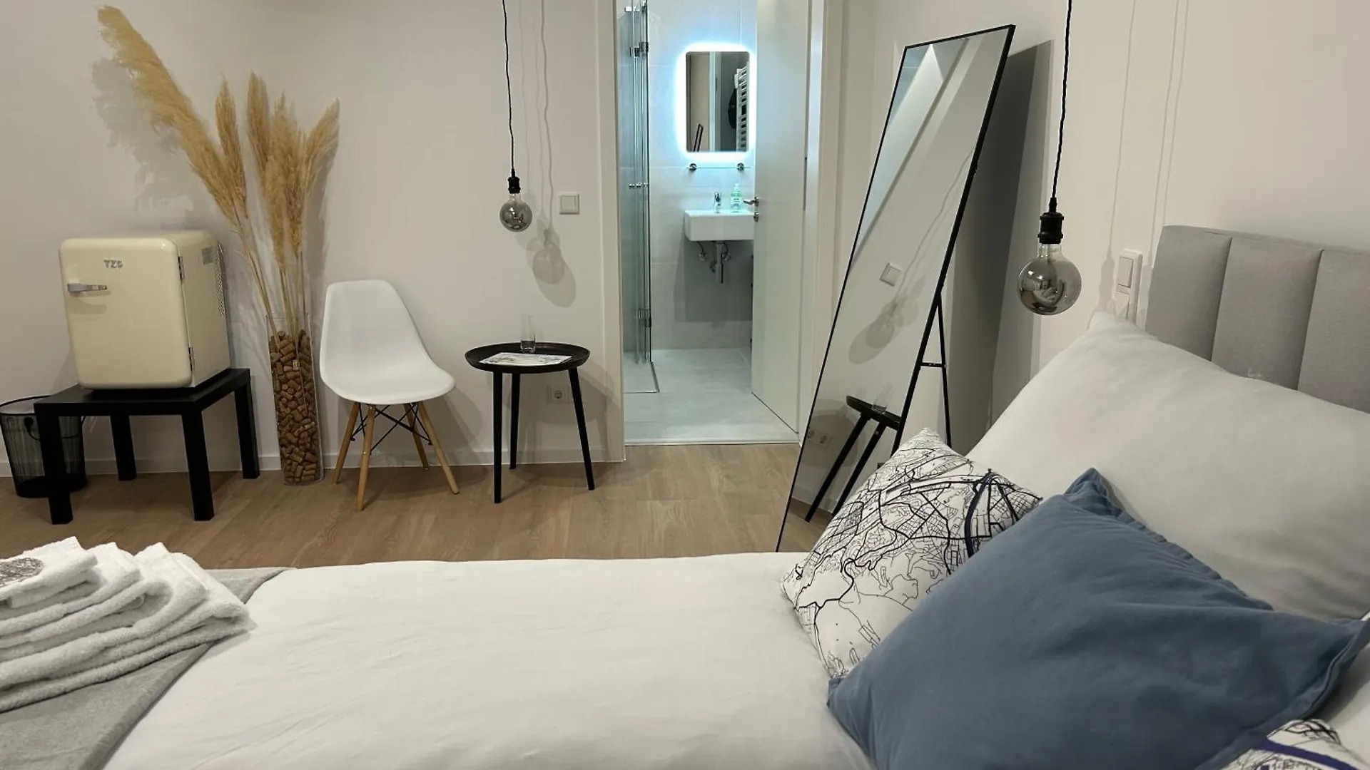 Bienvenidus: Self-Service Apartment in Dusseldorf Germany