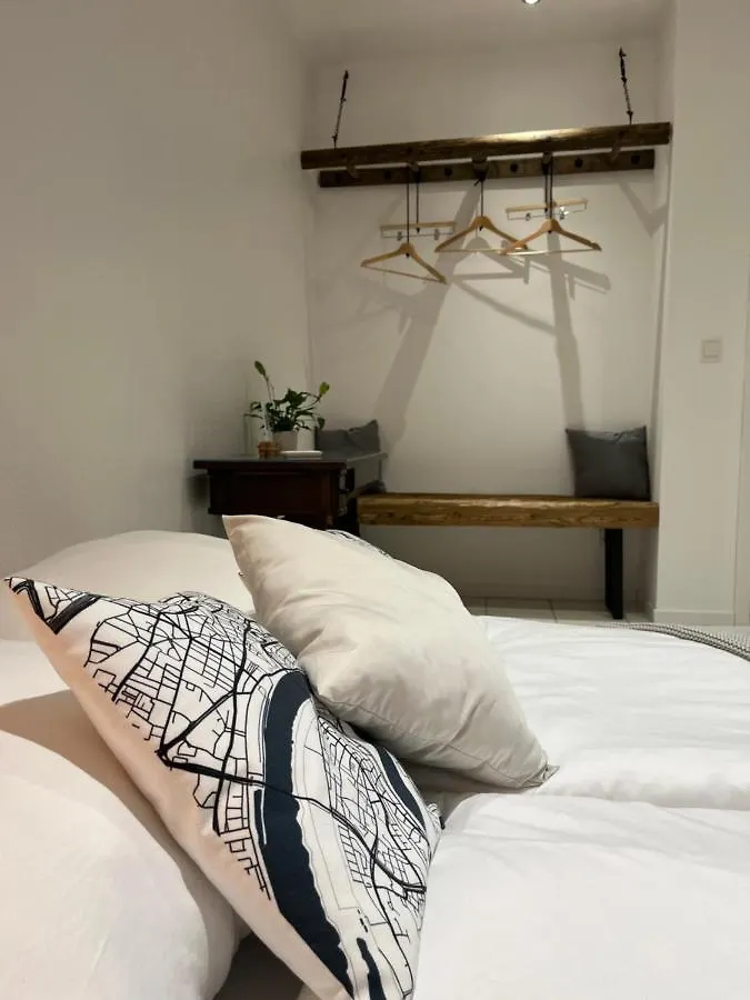 Bienvenidus - Self Service Apartment - Apartment Zur Selbstversorgung - Das Messezimmer - Duesseldorf