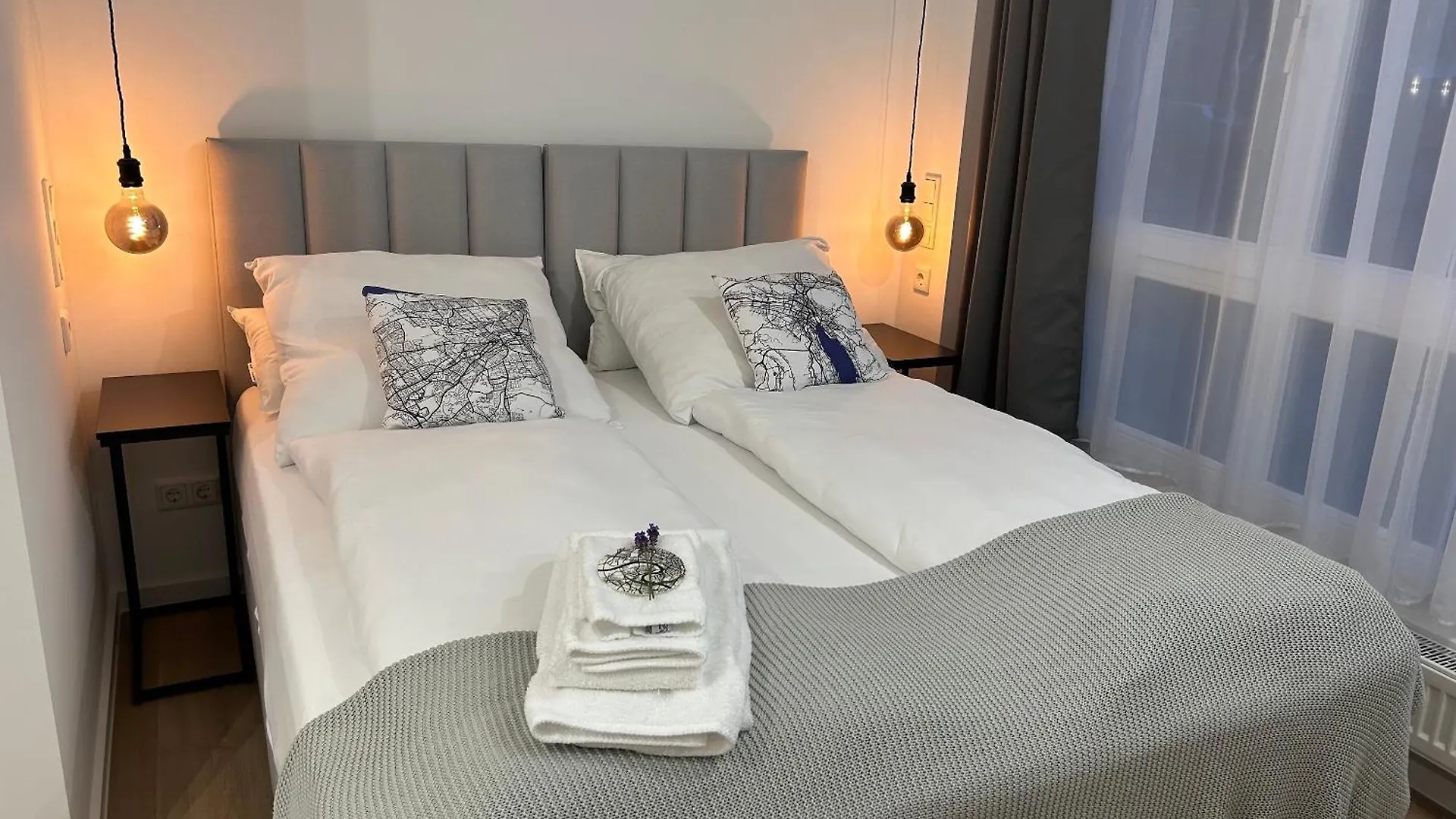 Bienvenidus - Self Service Accommodation - Unterkunft Zur Selbstversorgung - Das Messezimmer - Duesseldorf Guest house Dusseldorf