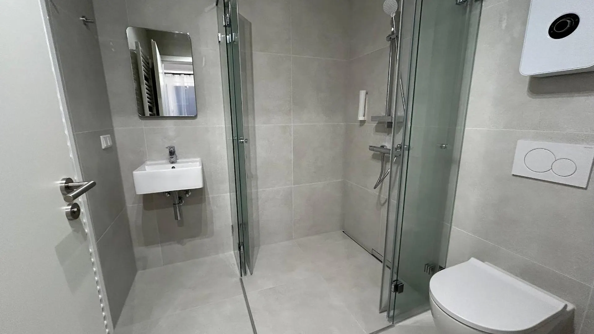 Bienvenidus - Self Service Accommodation - Unterkunft Zur Selbstversorgung - Das Messezimmer - Duesseldorf Germany